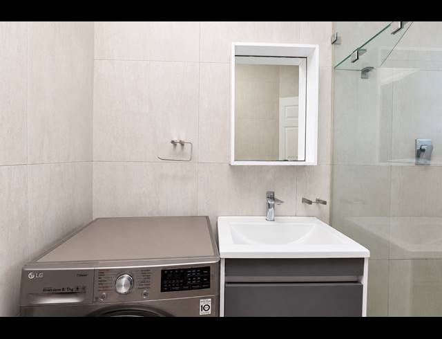 1 BEDROOM APARTMENT FOR SALE IN ESSENWOOD